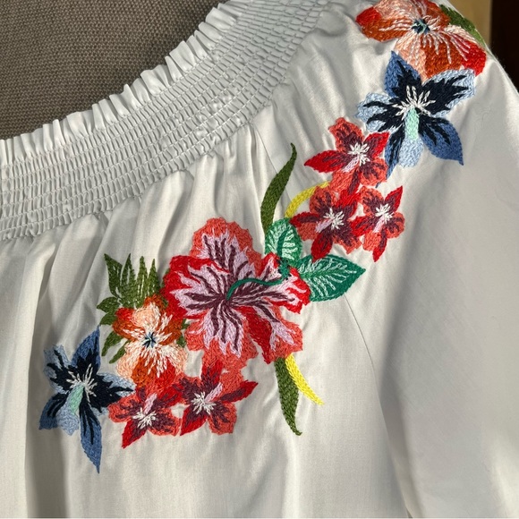 Talbots Woman Cool Cotton Floral Embroidered Blouse With Smocked Necklin… - Picture 5 of 14